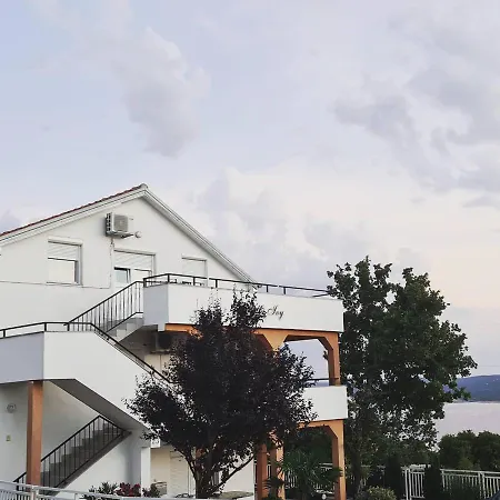 露吉克公寓 公寓 *