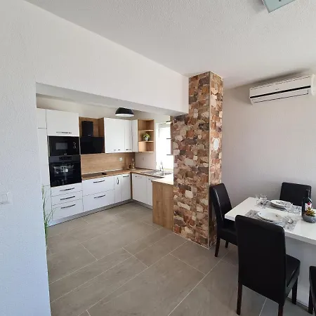 Lujic Apartman *