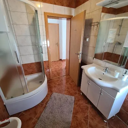 Lujic Apartman *