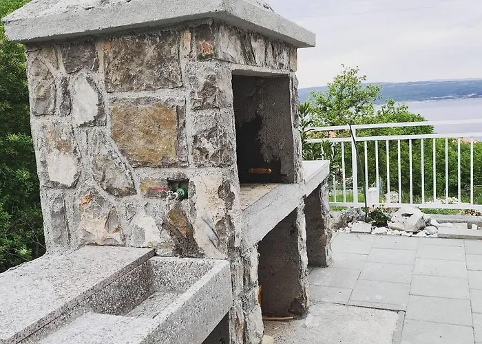 Lujic Daire *